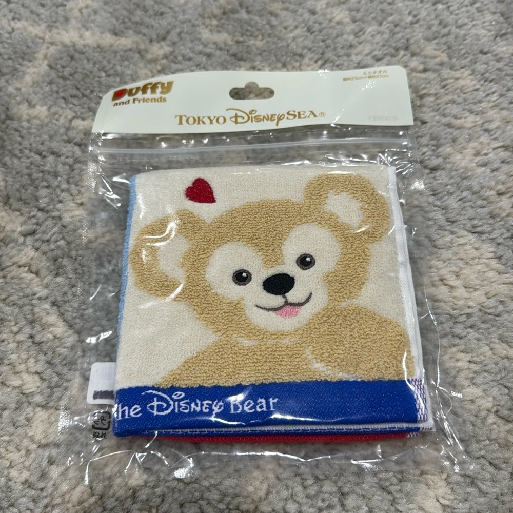NIB Tokyo Disney Sea Duffy and Friend Hand Towel
